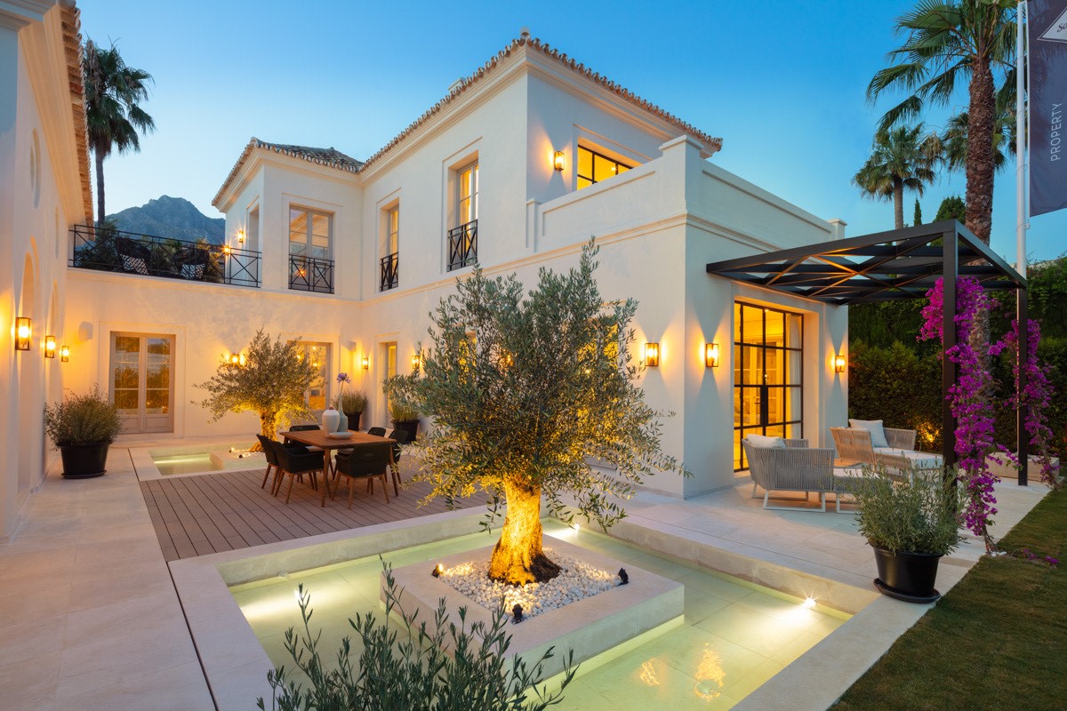 De beste te koop staande luxe huizen staan aan de Costa del Sol
