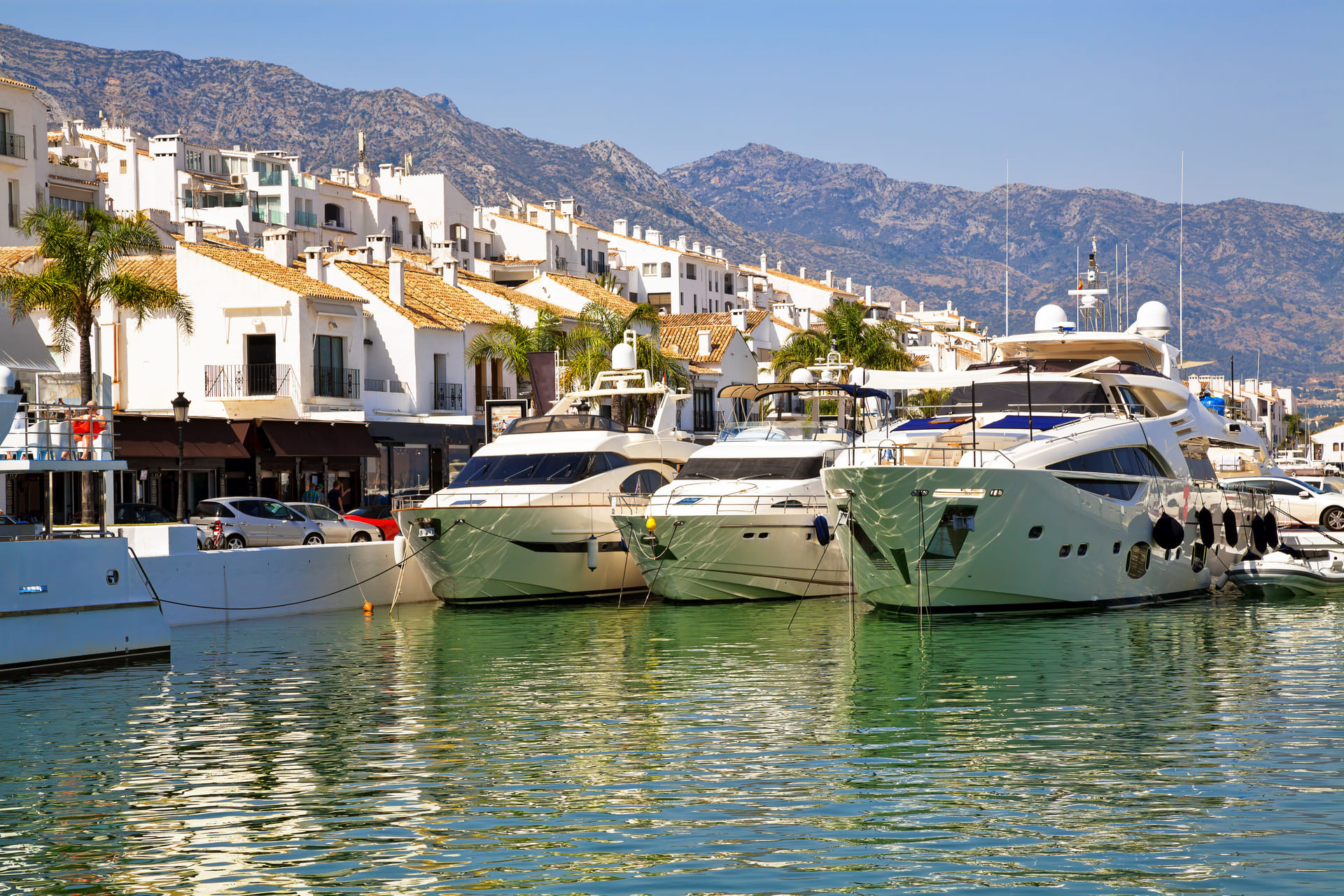 Your lifestyle if you decide to buy a Puerto Banús beach apartment