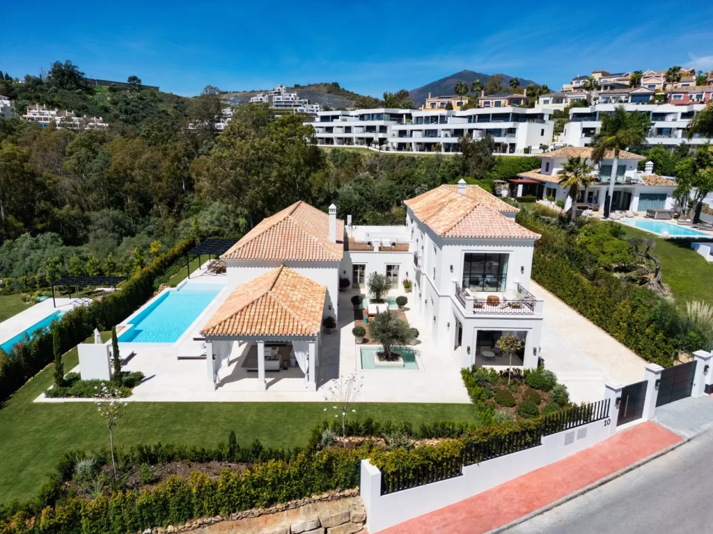 Villa Tuscany in Nueva Andalucia - Andara villas